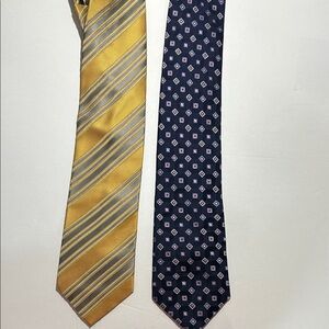 George Foreman adjustable Yellow and Navy lot of 2. Zipper adjustable neck.